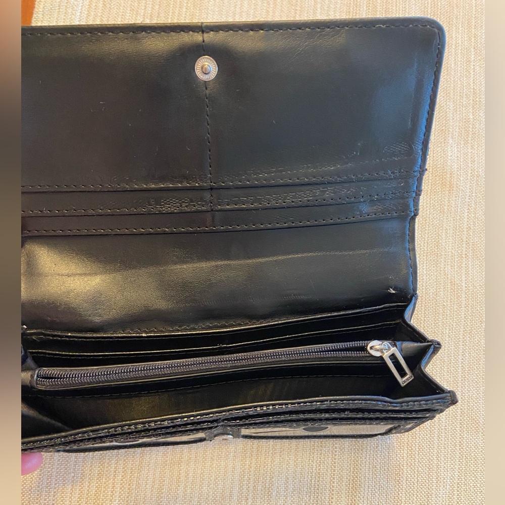 GUESS Wallet - Picture 2 of 4
